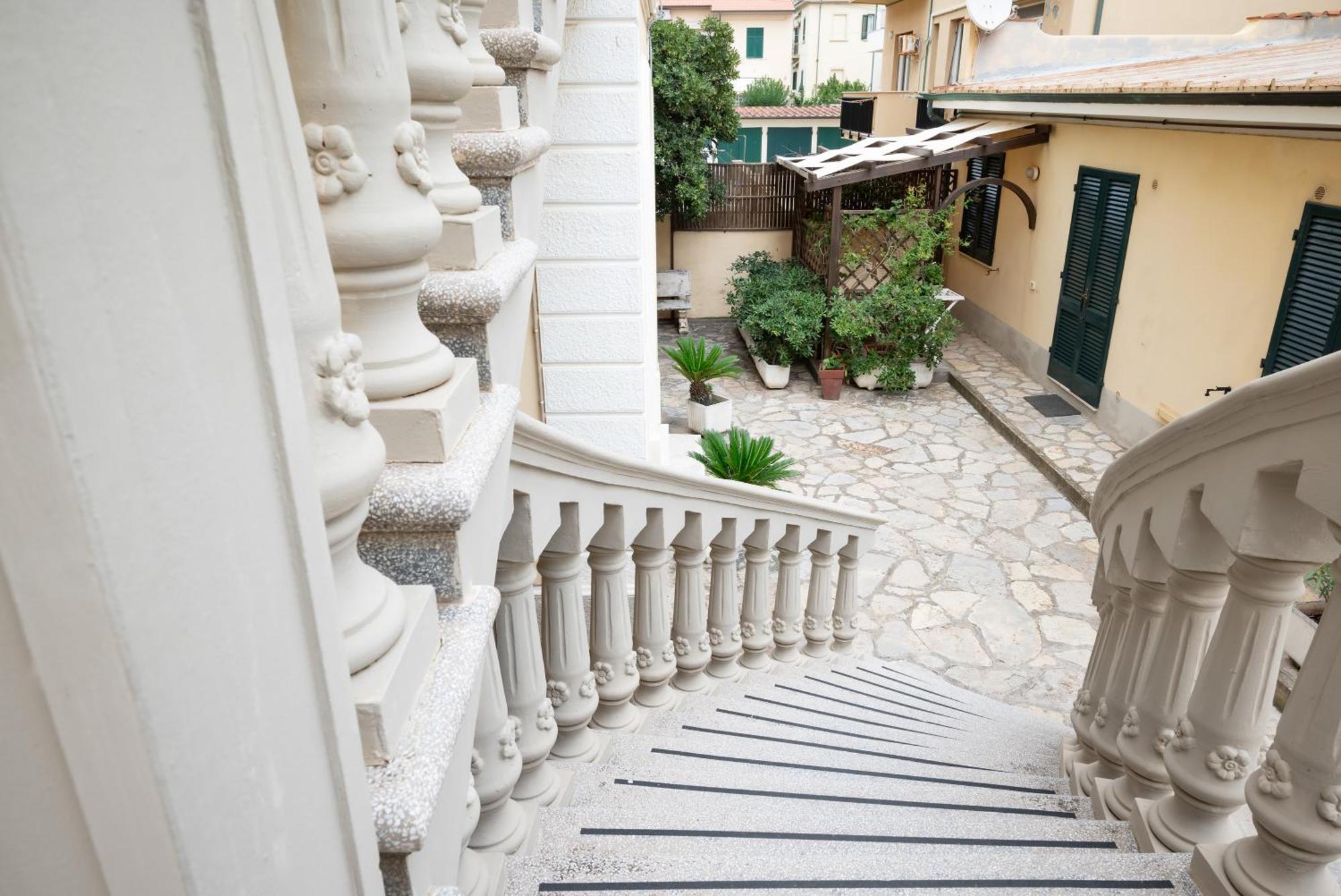Villa Liberty San Vincenzo Exterior photo